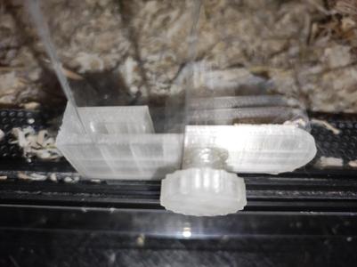 Zámek na terarium (sleněná posuvná dvířka) --- Terrarium (glass slide door) lock