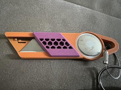 Keychain Knife w/AirTag