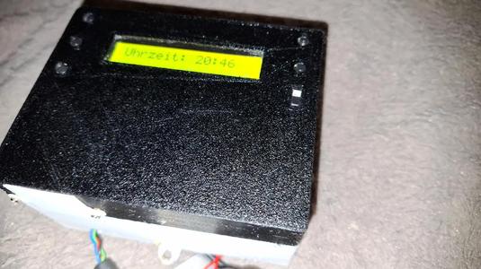 Hühnerklappe mit Zeitsteuerung   