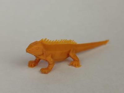 Iguana realistic version origami 