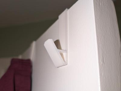 Low Profile Over Door Coat Hanger