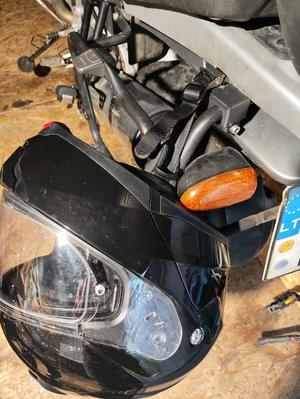 Quick mount helmet holder for luggage racks