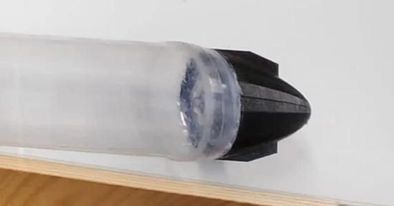 Wasserrakete-Spitze-Cola-Flasche-unten   