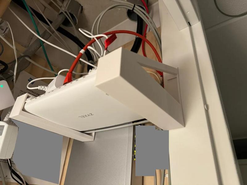 Zyxel T-56 Odido modem mount horizontal   