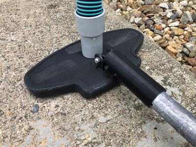 Pool vacuum head pole adapter