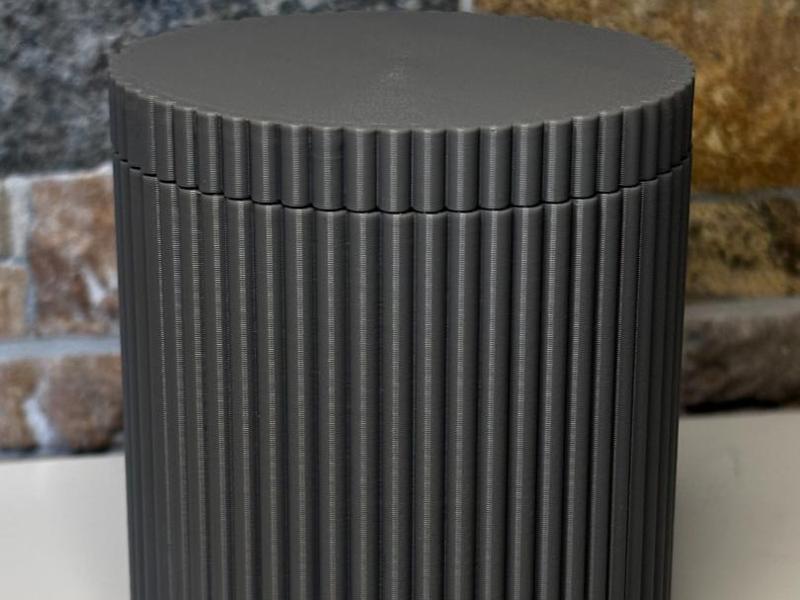 Ribbed object holder with lid