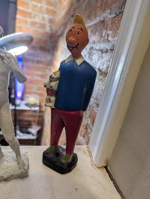 Mediocre statue of Tintin and Snowy