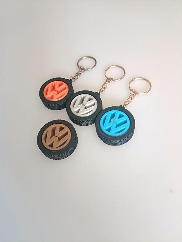 Volkswagen Gyroscope Tire Keychain – Rotating Logo