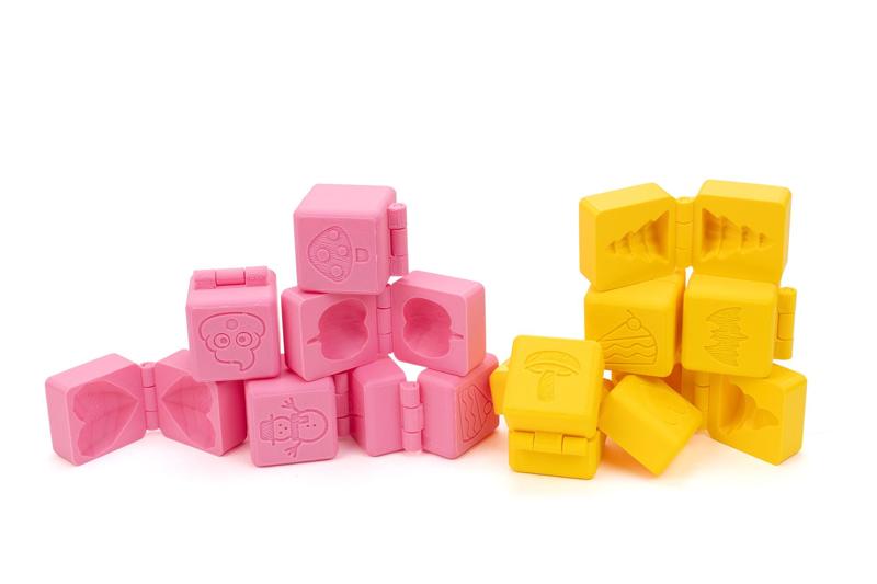 Sensory play molds with stamps (mechanical hinge)