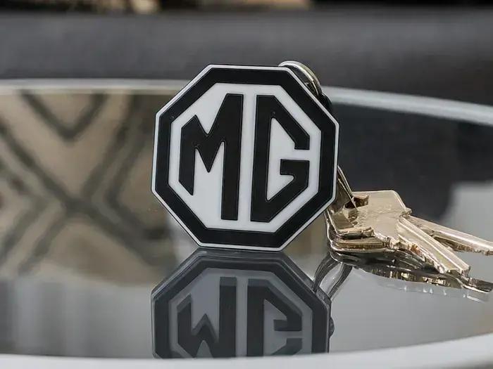 MG KEYCHAIN