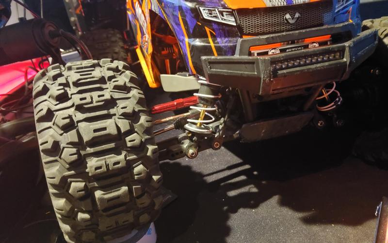 Traxxas GTR shock retainer