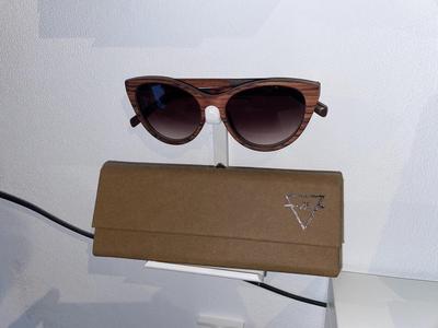 Glasses Wall Mount