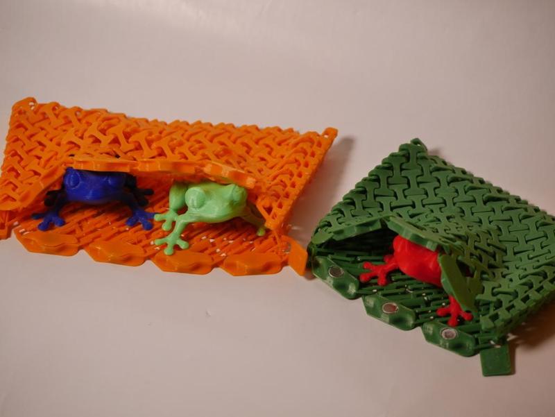 MAGNETIC Chainmail Wallet with exposed Magnets