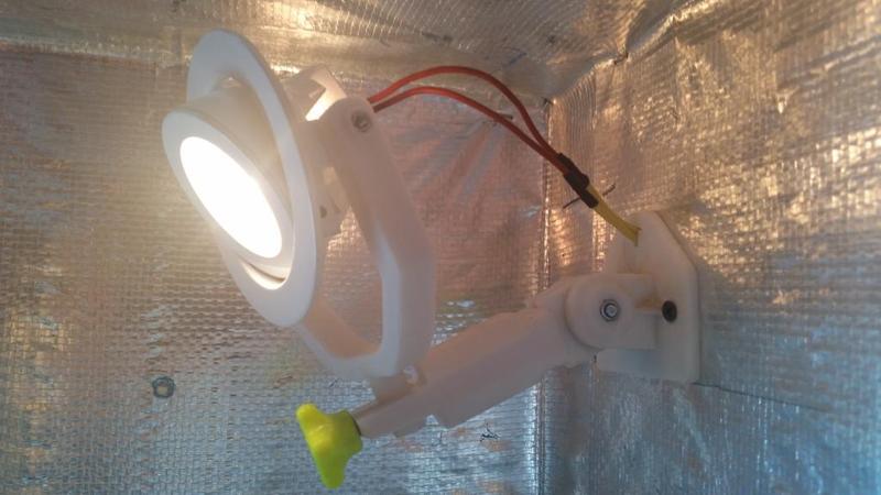 Halogen light arm mount