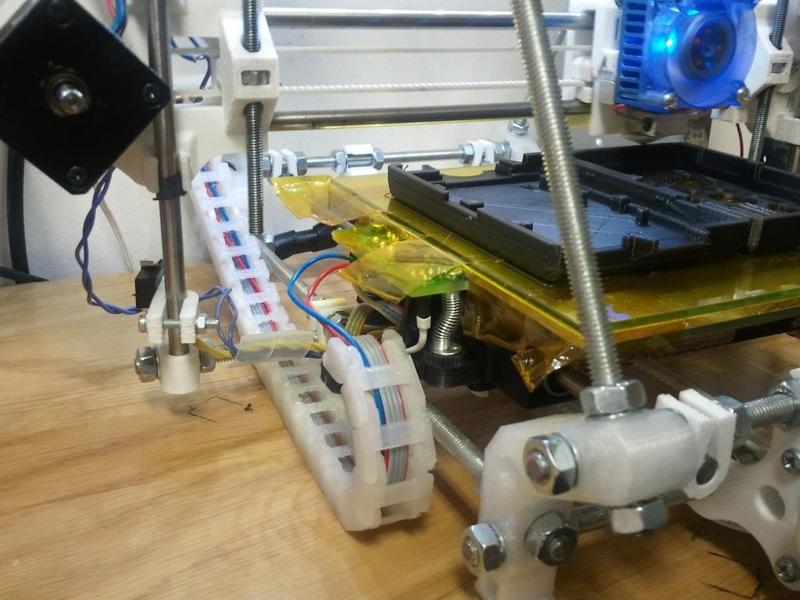 eMaker Huxley Bed Wirechain