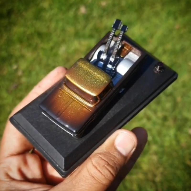 Double Neck Guitar Slash with his miniature Hat to hot wheels custom