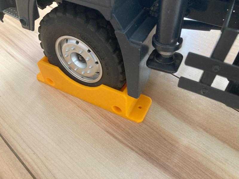 Truck model holder box case, for 90mm tires