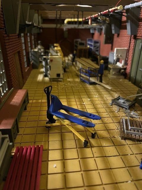 Scissor lift truck replica from Ameise in all tracks in the package 1:16, 1:22.5, 1:32, 1:45, 1:72, 1:87, 1:120