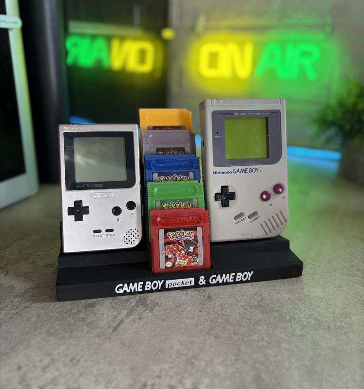 GAMEBOY CLASSIC & POCKET WITH 5X GAME CARTRIDGES STAND