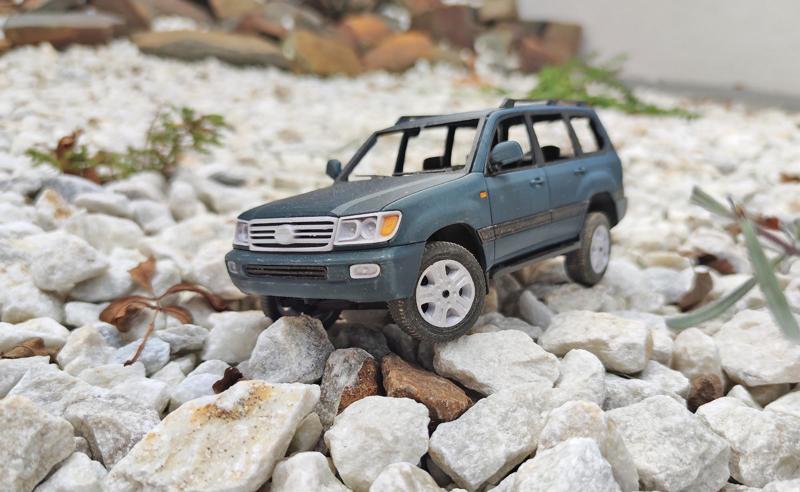 Toyota Land Cruiser 1:24