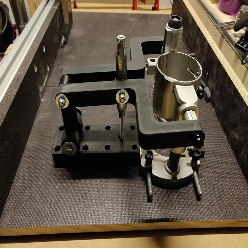 Makita RT0700 router lift