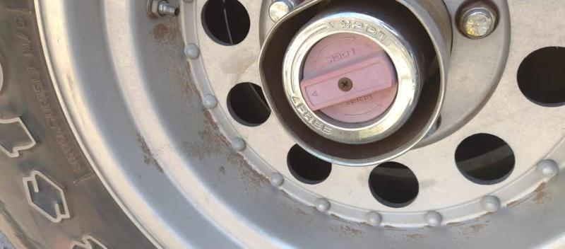 Ford Bronco 1988 4x4 locking hubs
