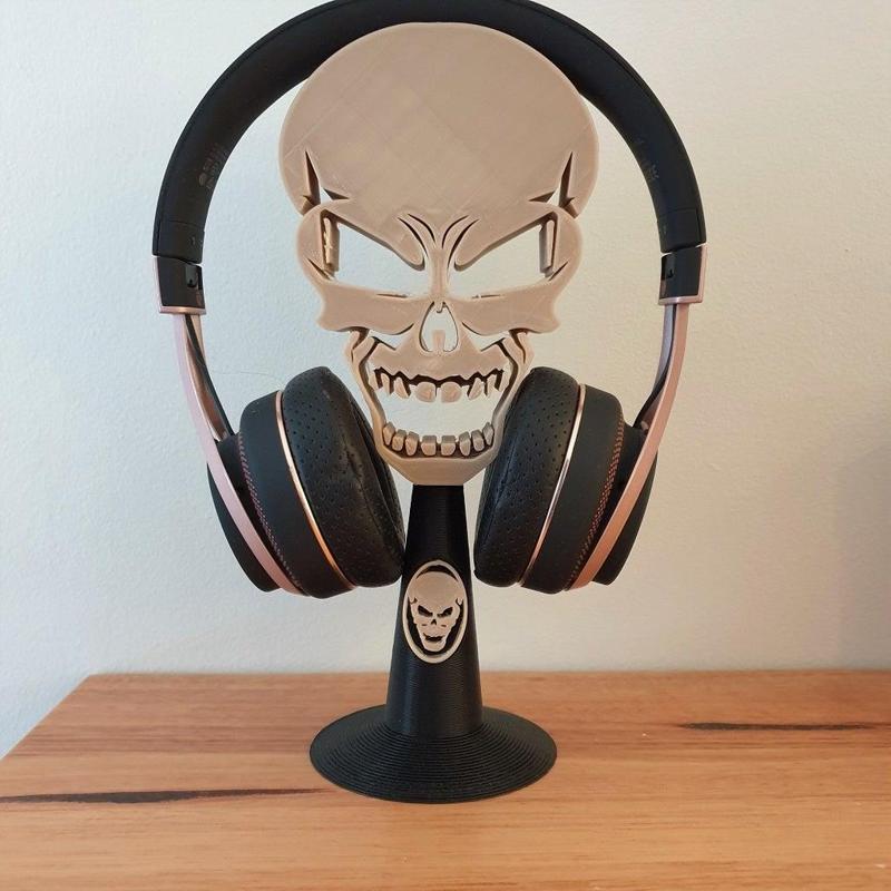 Skull headphone stand