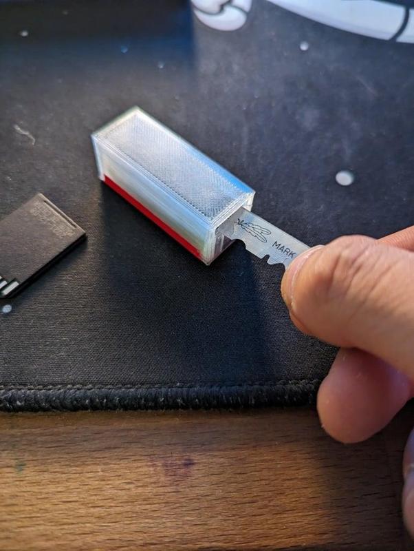 DE razor blade sharps bin