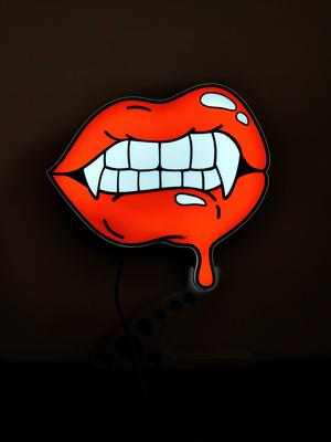 Vampire Fangs light box wit a stand