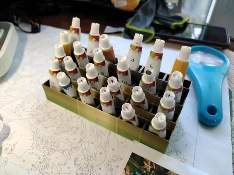 Paint tube holder for Paint-by-Numbers (Stadium Seating style)