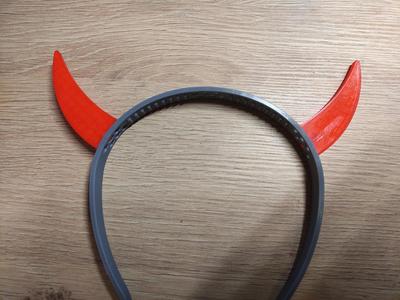 Devil horns for the hairband