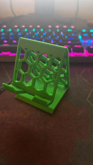 phone stand whit charging hole
