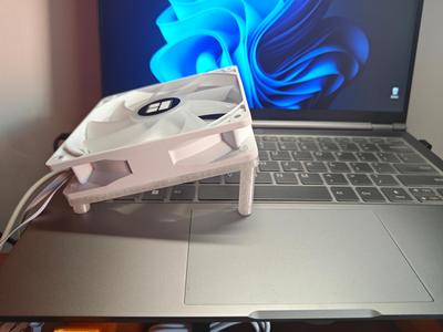 Chassis fan laptop stand