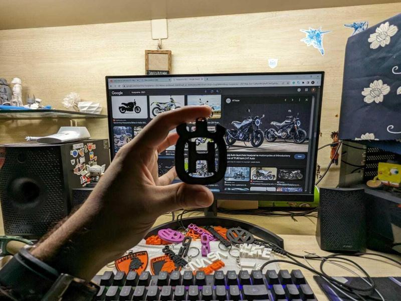 Automobile logo keychain Husqvarna