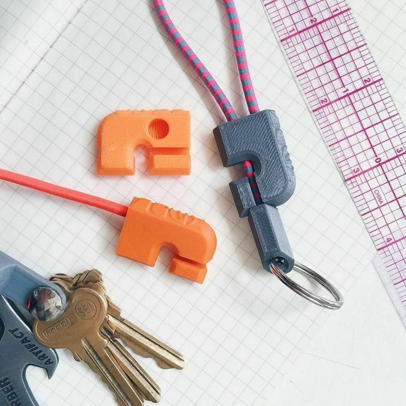 BUNGEE CARABINER WITH MAGNET