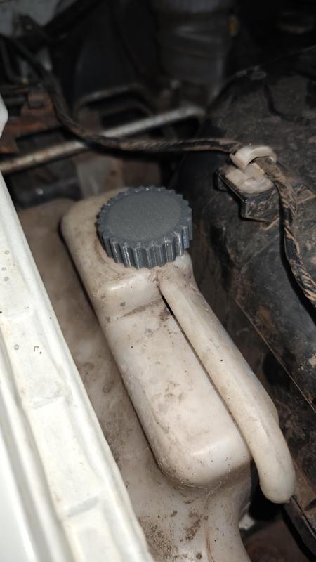 Mitsubishi L200 expansion tank cap
