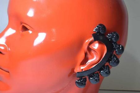 Skeleton Earing
