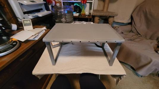 Adjustable stacking table