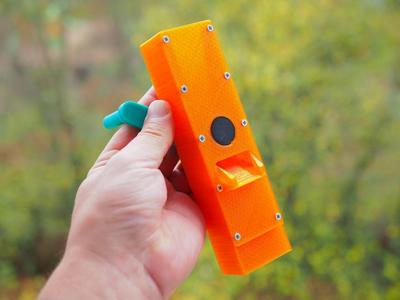 Cat dry food grinder for toothless cats