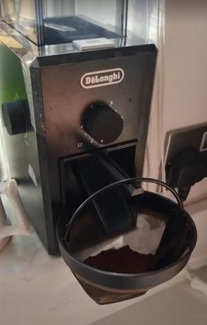 Delonghi KG79 coffee filter hopper