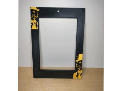 Frame with elegant cats, holding up to 8 photos