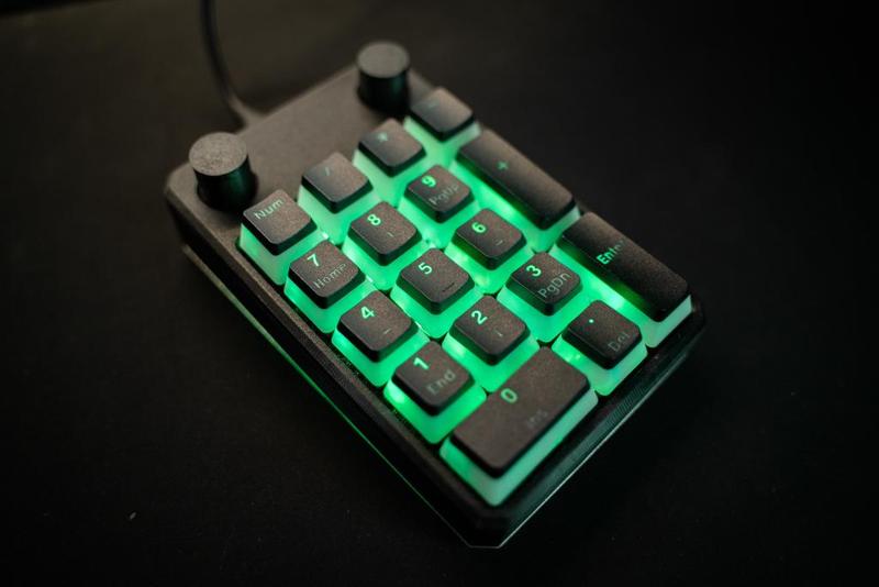 DIY RGB Numpad with Encoders