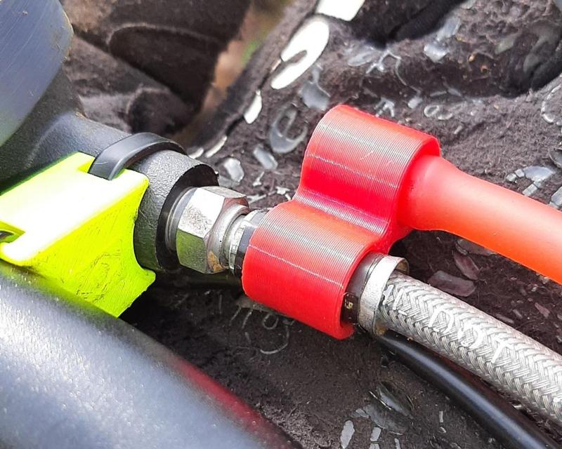 Gas tank hose breather 