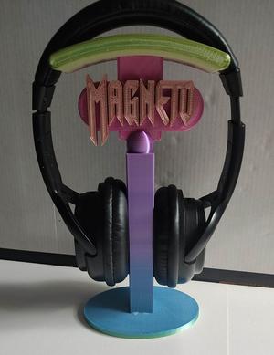 Magneto headphone stand