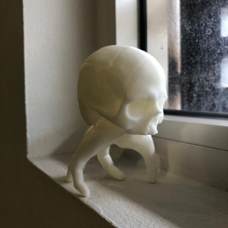 Artoy Monster Hand Craneo Ed 