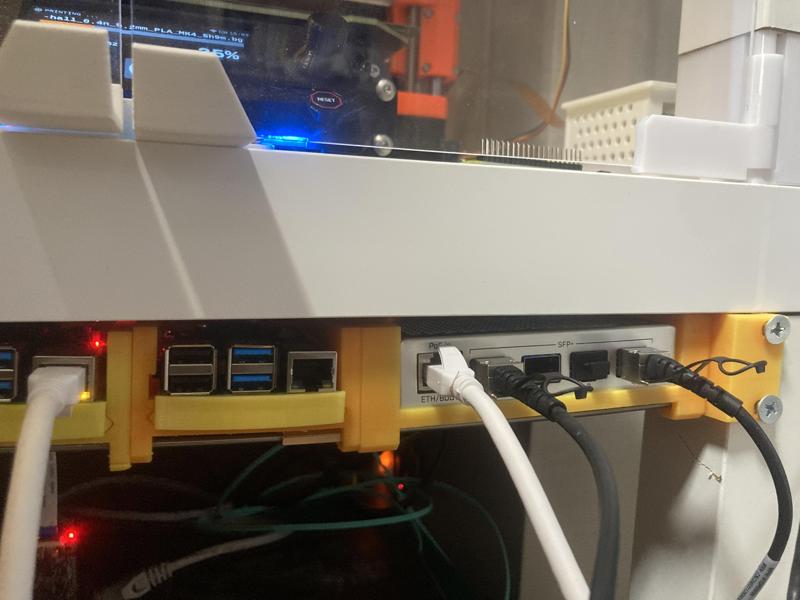 MikroTik CRS305-1G 4S+ IN 1U rack mount