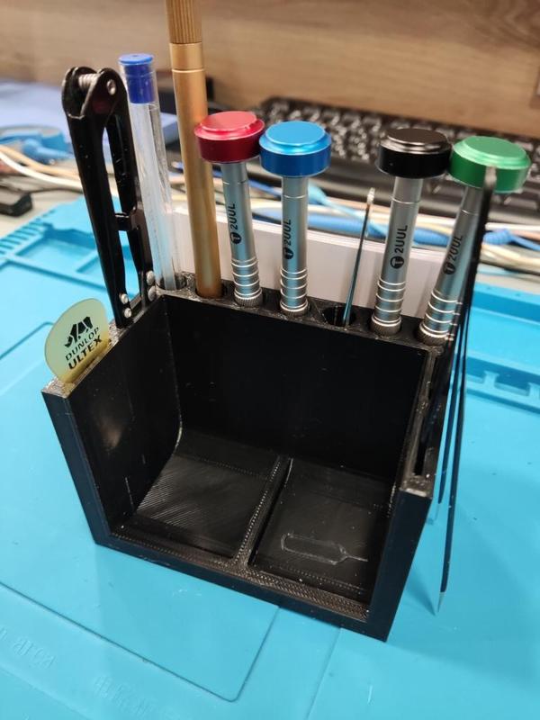 Desktop tool organizer