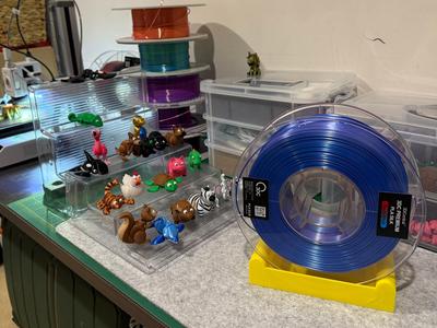 Simple Desktop Filament Roll Holder