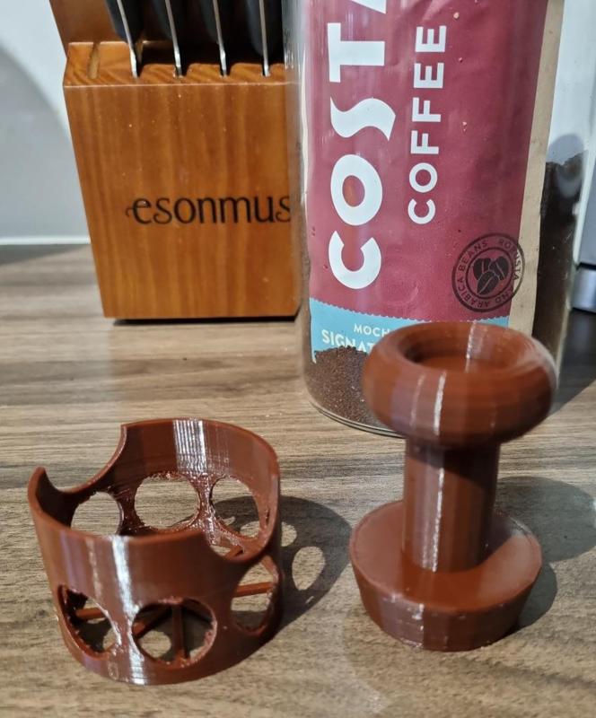 DolceGusto refillable capsule holder and tamper