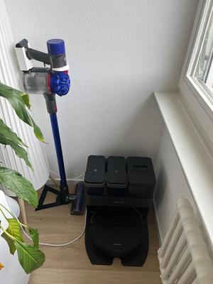 Dyson vacuum stand